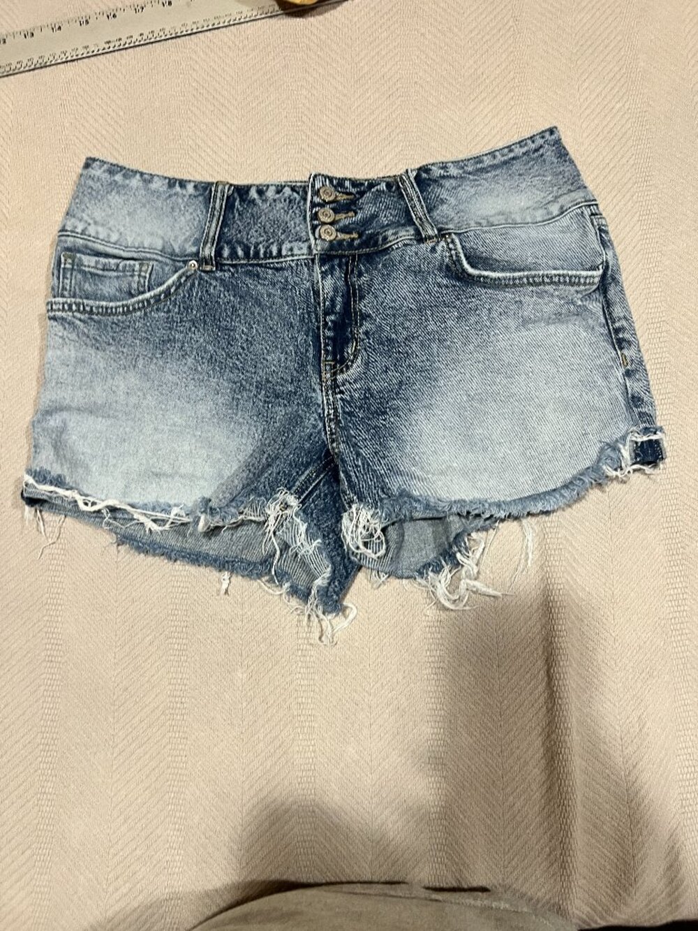 YMI Shorts Womens 11/30 Low Rise Stretch Short Pockets Denim Jean Button Cutoff
